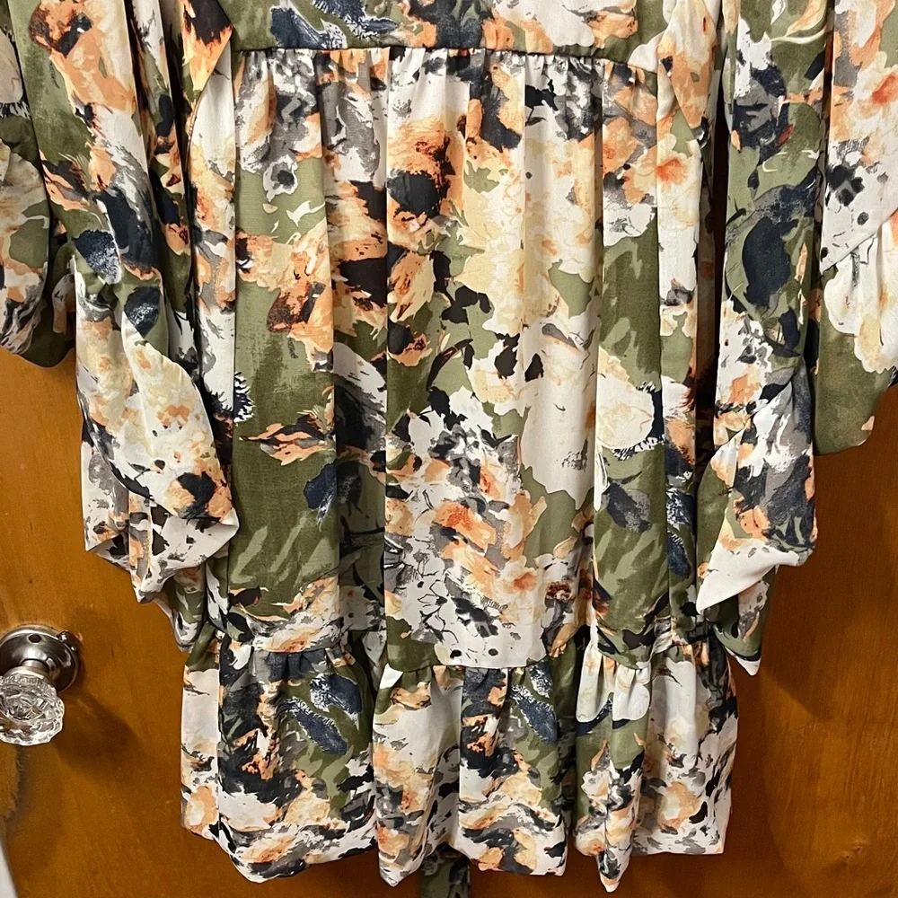 Betsey Johnson Bell Sleeve Floral Dress - Picture 4 of 10